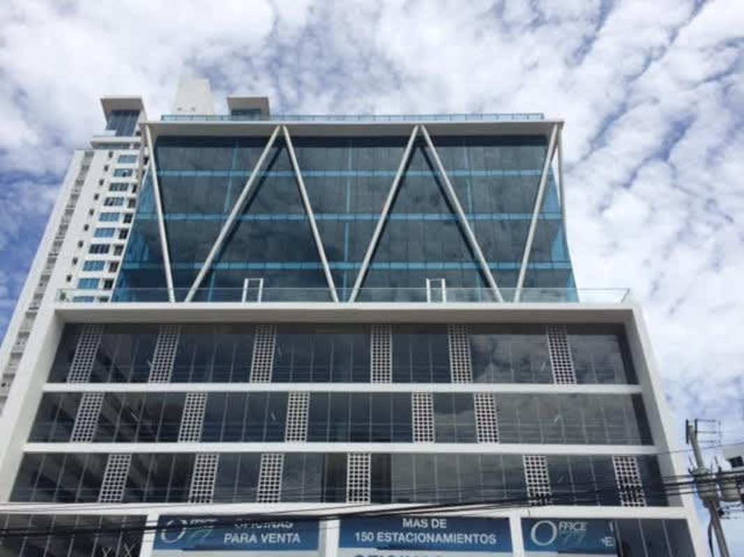 Open-plan commercial office space with large windows and skyline views in Office 77 San Francisco Panama City