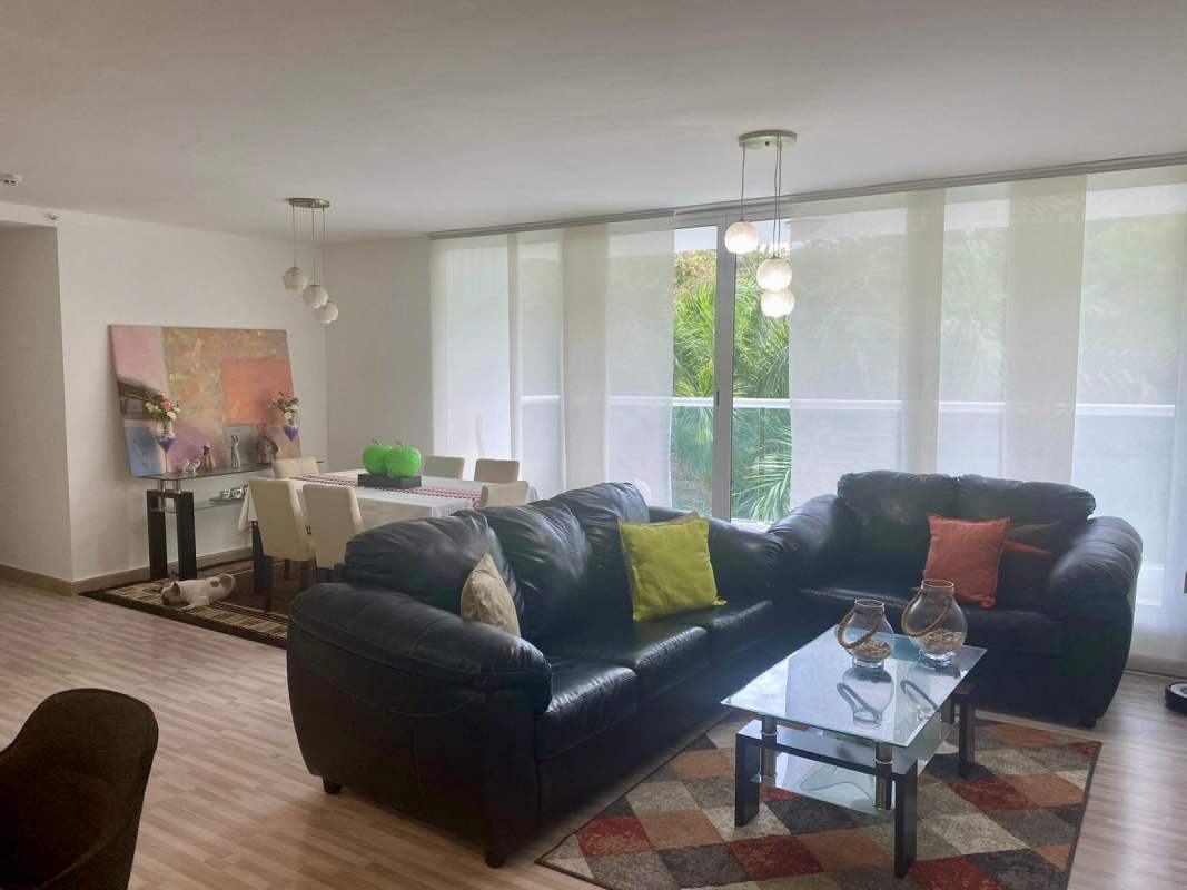 Bright bedroom with wood floors, AC, large windows overlooking nature PH Clayton Park Panama
