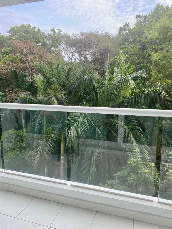 Balcony with forest view and glass railings in PH Clayton Park 2 Clayton Panama