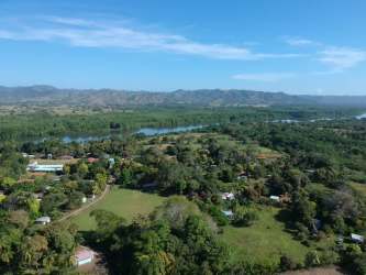 Nature-rich residential lot with simple cabin near the ocean in Isla Cañas wildlife area Panama
