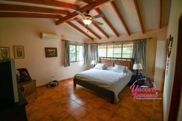 Rustic 4BR Villa on Large Lot with Mountain Views El Valle