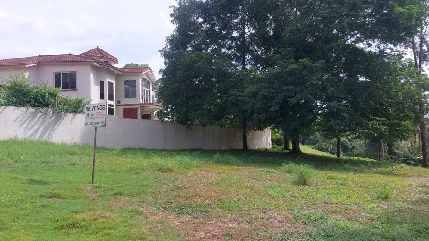 Mediterranean house near residential lot inside Club de Golf de Panamá