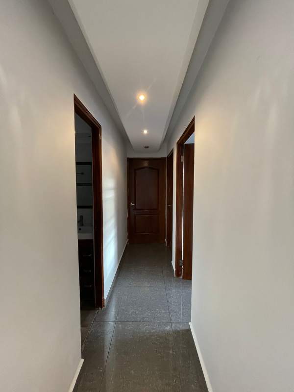 Bedroom with built-in closet porcelain tile PH Torres de Toscana Panama City