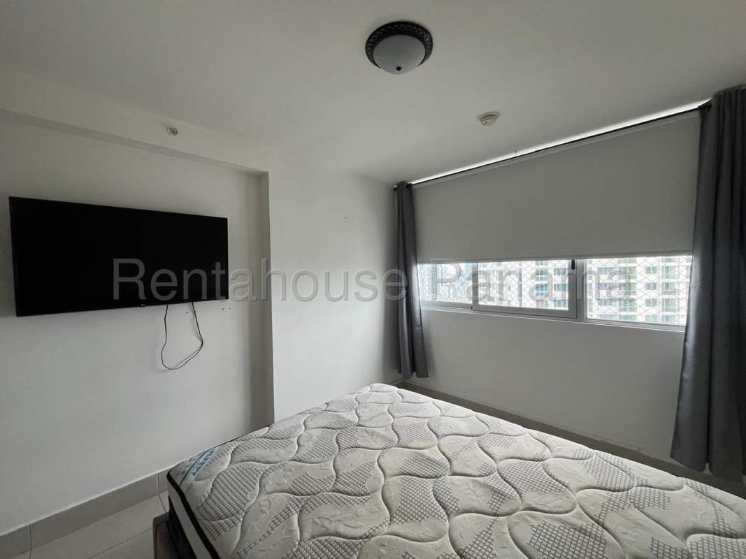 Bathroom with glass shower, vanity with sink and mirror in PH Vivendi Green Panama City