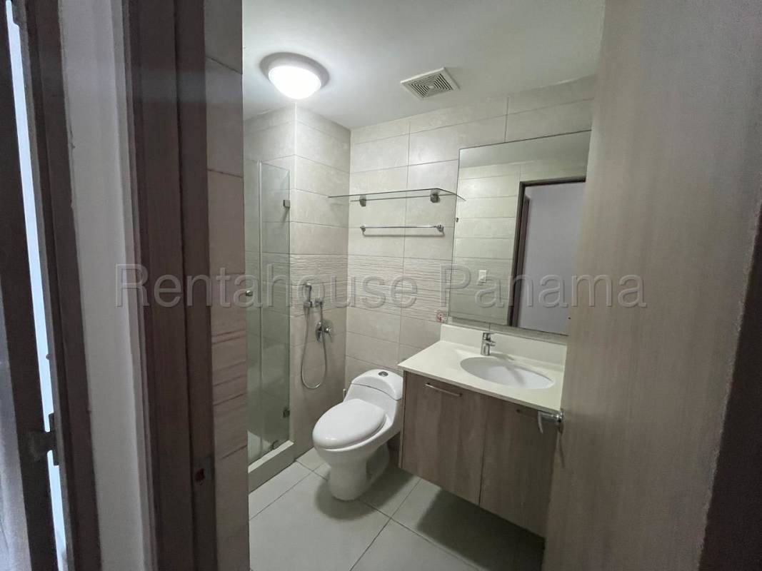 Bedroom with big window, built-in closet, porcelain floor in Vivendi Green Edison Park Panama City