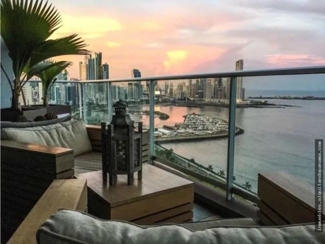 Large balcony with sunset views, wooden seating and skyline PH Sky Lounge Panama