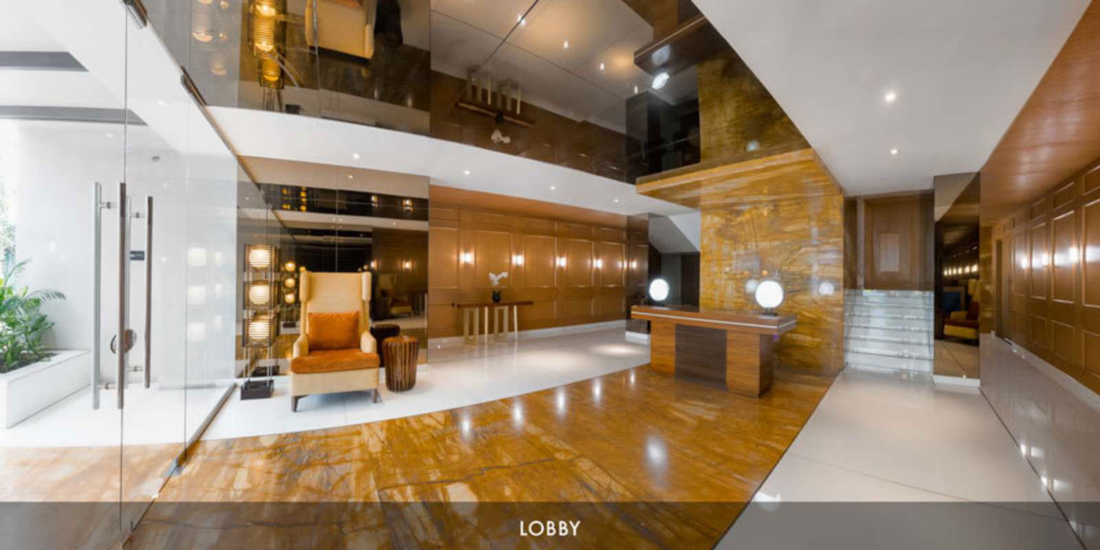 Elegant lobby with mirrored ceiling, marble flooring in PH Miradores Punta Paitilla Panama