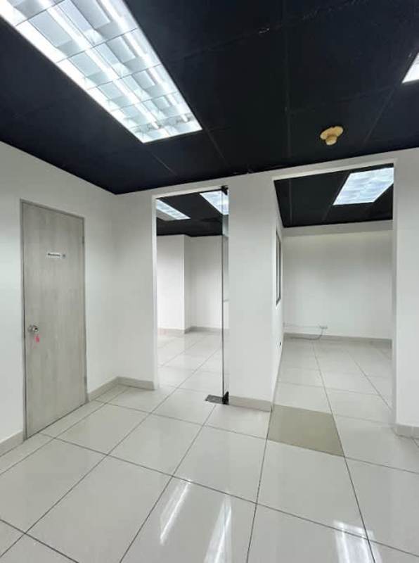 Modern high floor office with panoramic skyline views Plaza Banco General Calle 50 Panama City