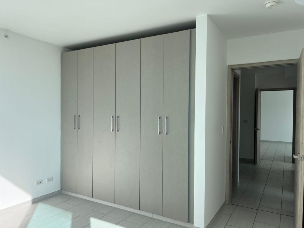 Bright spacious living area with large floor-to-ceiling windows and balcony in PH The Towers Panama