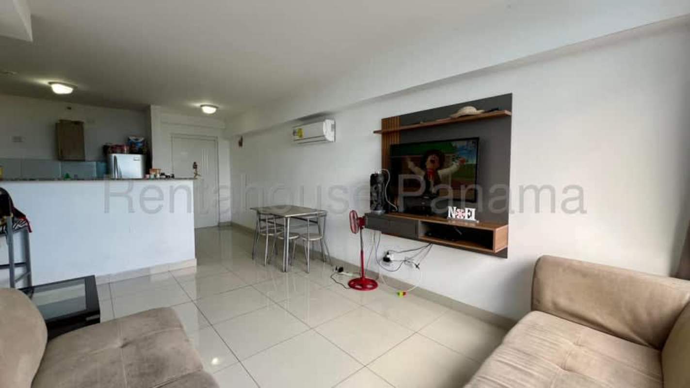 Outdoor swimming pool with lounge space and gardens in PH Torres de Montserrat Panama City