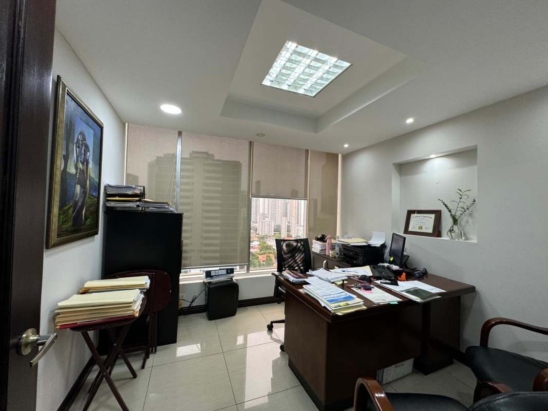 Private office room with city view, large windows and natural light in Obarrio Business Tower Panama