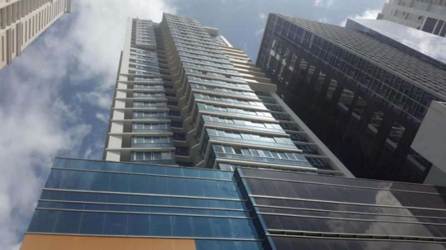 Modern high-rise tower with glass balconies PH Villa del Mar in Avenida Balboa Panama City