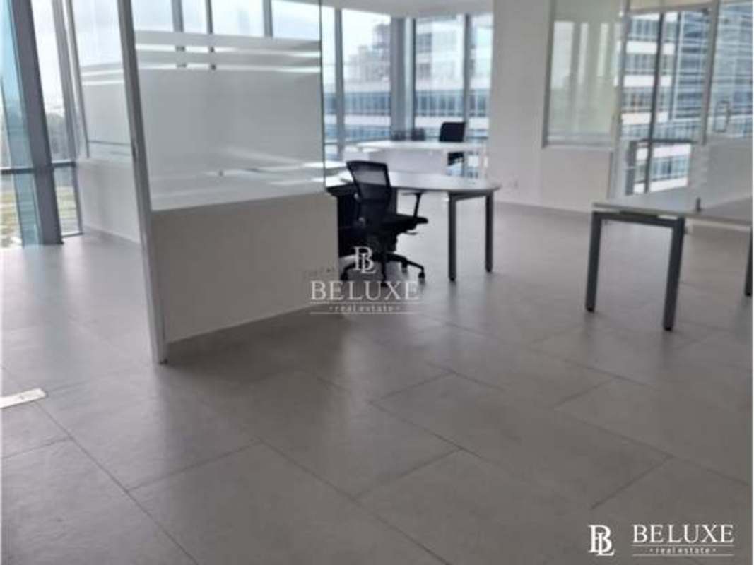 Bright modern office space with skyline views in PH Prime Time Tower Costa del Este