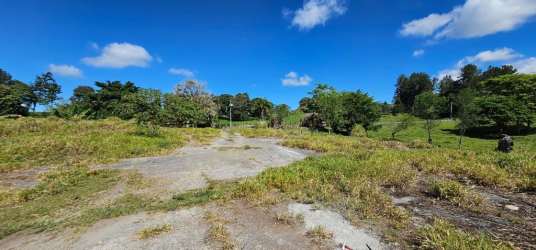 Countryside land plot with pasture and trees scenic mountain backdrop Bugaba Volcán Chiriquí Panama