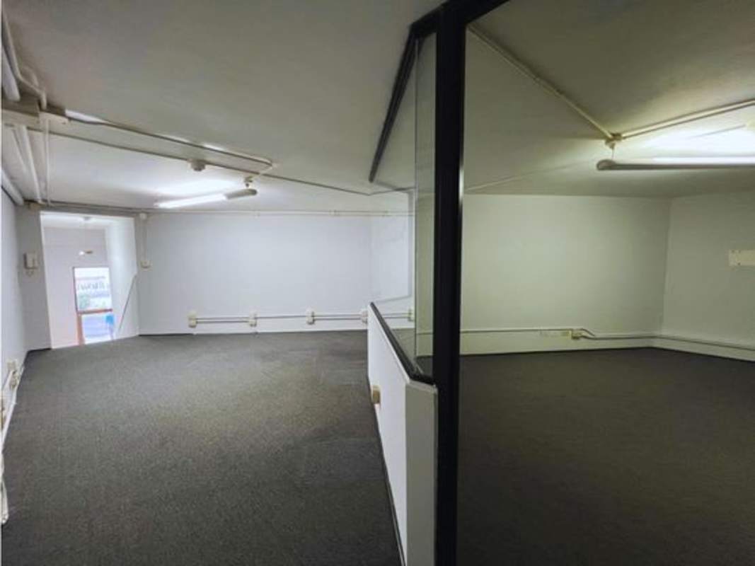 Spacious commercial interior for retail or office use in San Francisco Commercial Plaza Panama City