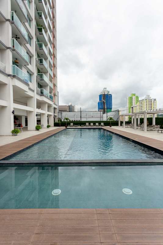 Swimming pool and relaxation deck at PH Villa de las Fuentes Panama City
