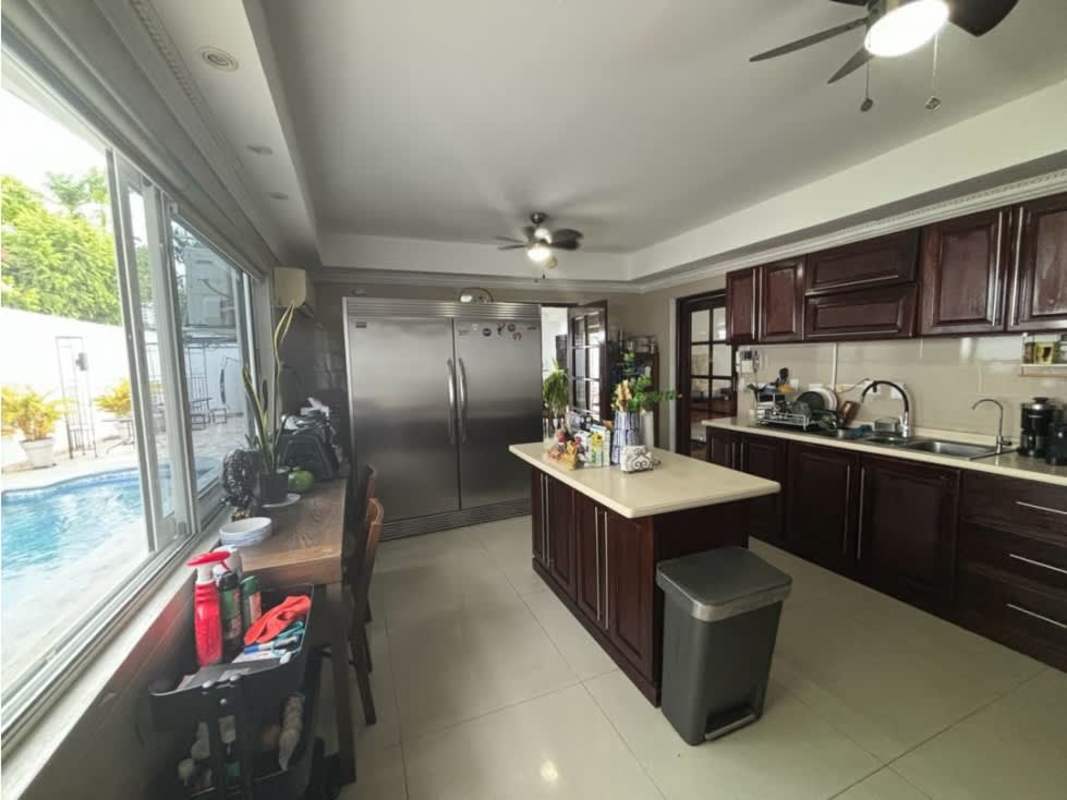 Private swimming pool surrounded by garden in upscale rental house Altos del Golf San Francisco