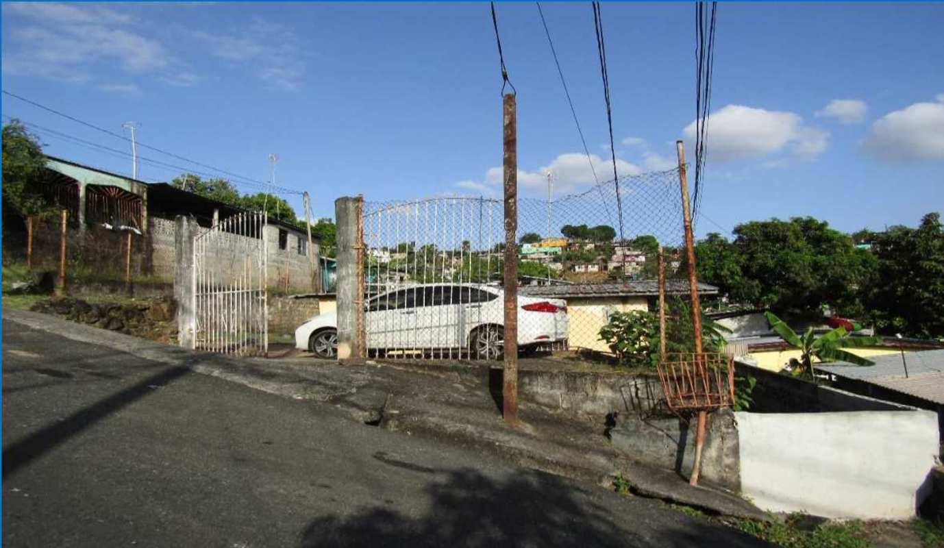 Basic kitchen area with tile counters and unfinished ceiling in Samaria Panama