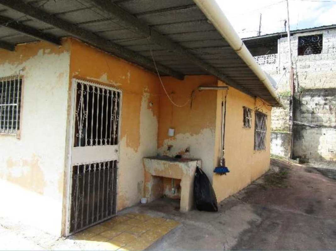 Covered porch and entrance of second house on the property in Samaria Panama City