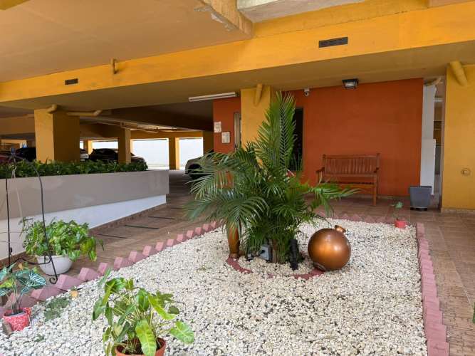 Covered parking area with landscaped garden, benches PH Parque Lefevre Panama