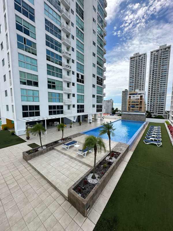 Infinity rooftop pool with ocean view at PH Moon Tower Panama City