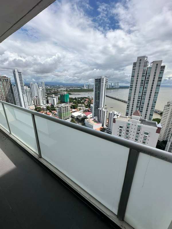 Private balcony overlooking the Pacific Ocean and skyline at PH Moon Tower Panama