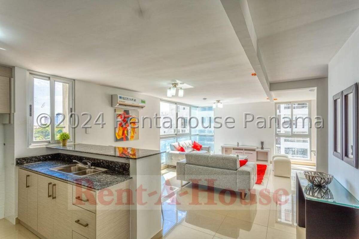 Rooftop swimming pool overlooking Panama City skyline Park Point Carrasquilla