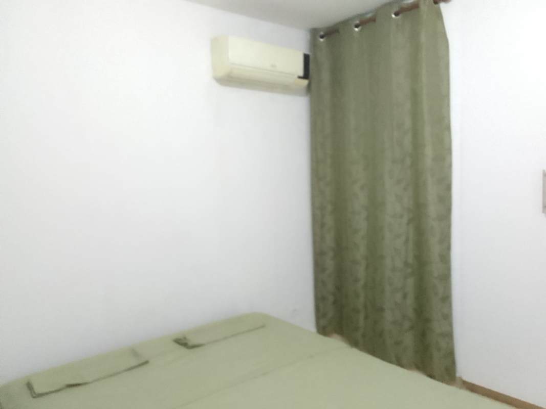 Bedroom with closet ceramic tile floor rental apartment PH Victoria Hills Panama