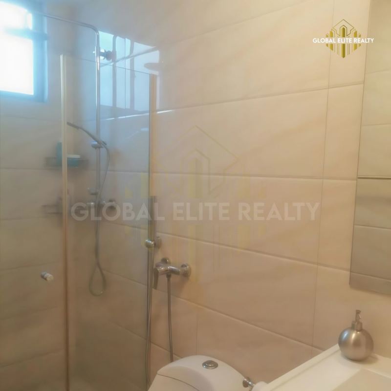 Contemporary bathroom with tiled walls and glass shower PH Vía España Panama