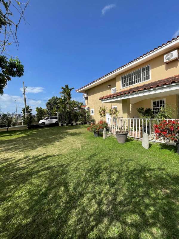 Spacious living and dining area with tiled floors in Brisas del Golf house for sale