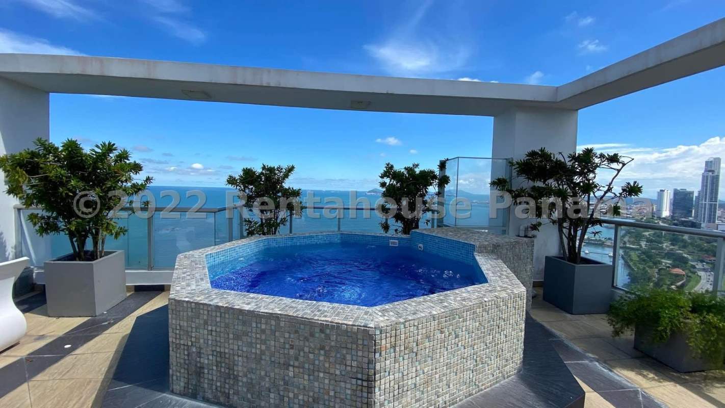 Sky lounge and entertainment area with panoramic ocean views at PH Villa del Mar Panama City
