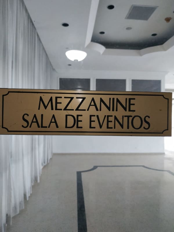 Master bedroom with floor-to-ceiling windows, walk-in closet and ocean view in PH Miramar Panama City