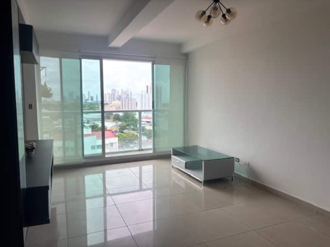 Bedroom with split AC, closet, window with city view in Parque Lefevre Panama