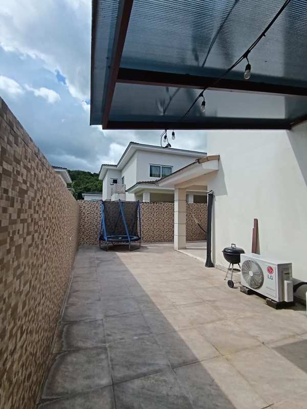 Covered patio and enclosed backyard with privacy wall at Altos del Parque Pedregal Panama