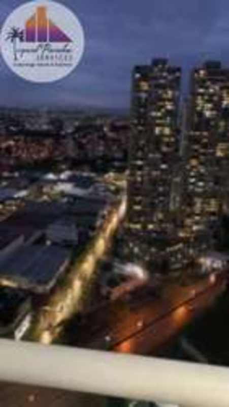 Bright secondary bedroom with private bathroom at PH Country Club Costa del Este Panama