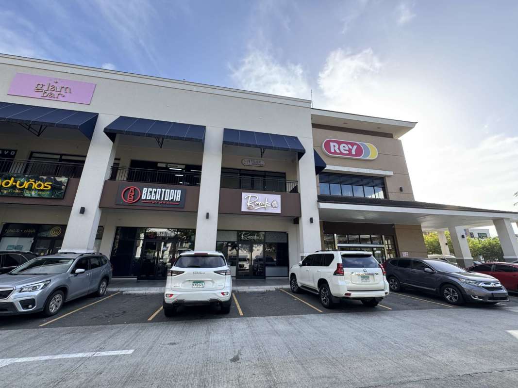 Empty commercial space finished with lighting bathroom ready to occupy in Northside Galleries Brisas del Golf Panama