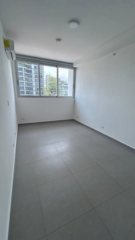 Empty bedroom with tile floors and built-in closet in PH Signature Point La Cresta Panama City