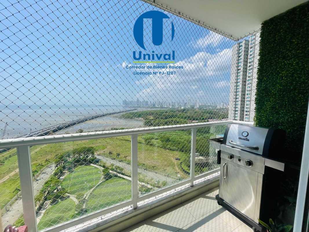 Infinity-edge swimming pool facing Pacific Ocean in PH Asia Costa del Este Panama City