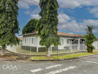 Laundry area with washer and dryer, storage space, large window in Villa María David Panama
