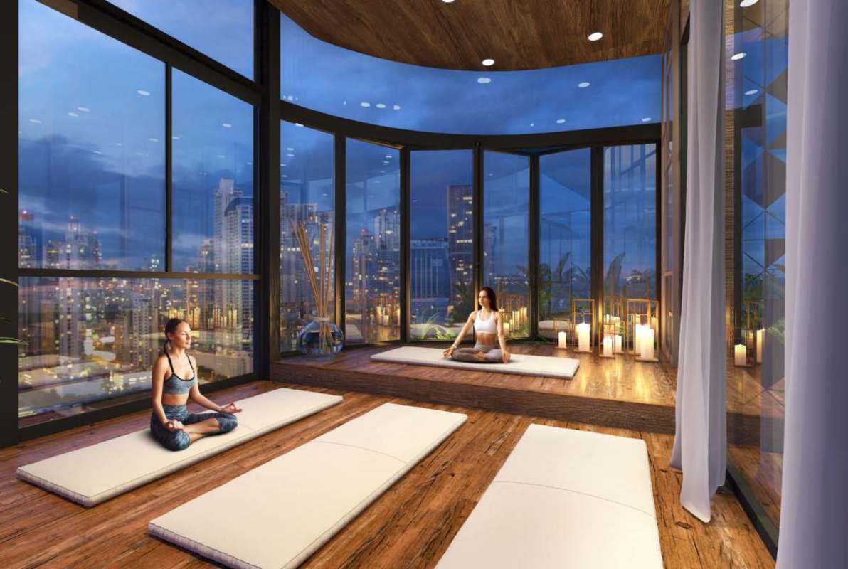 Luxury rooftop infinity pool overlooking the Pacific Ocean at PH The Towers in Punta Paitilla Panama City