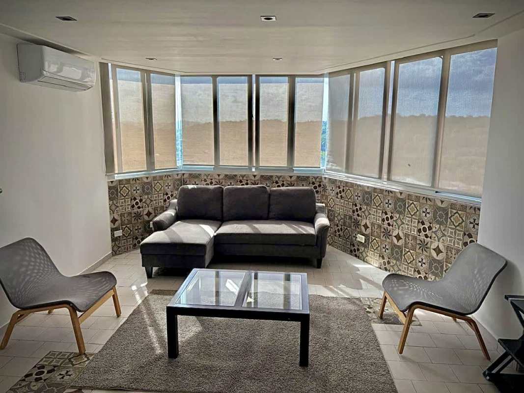 Open kitchen and dining area with window, breakfast bar, AC and natural light Villa de las Fuentes Tower Panama