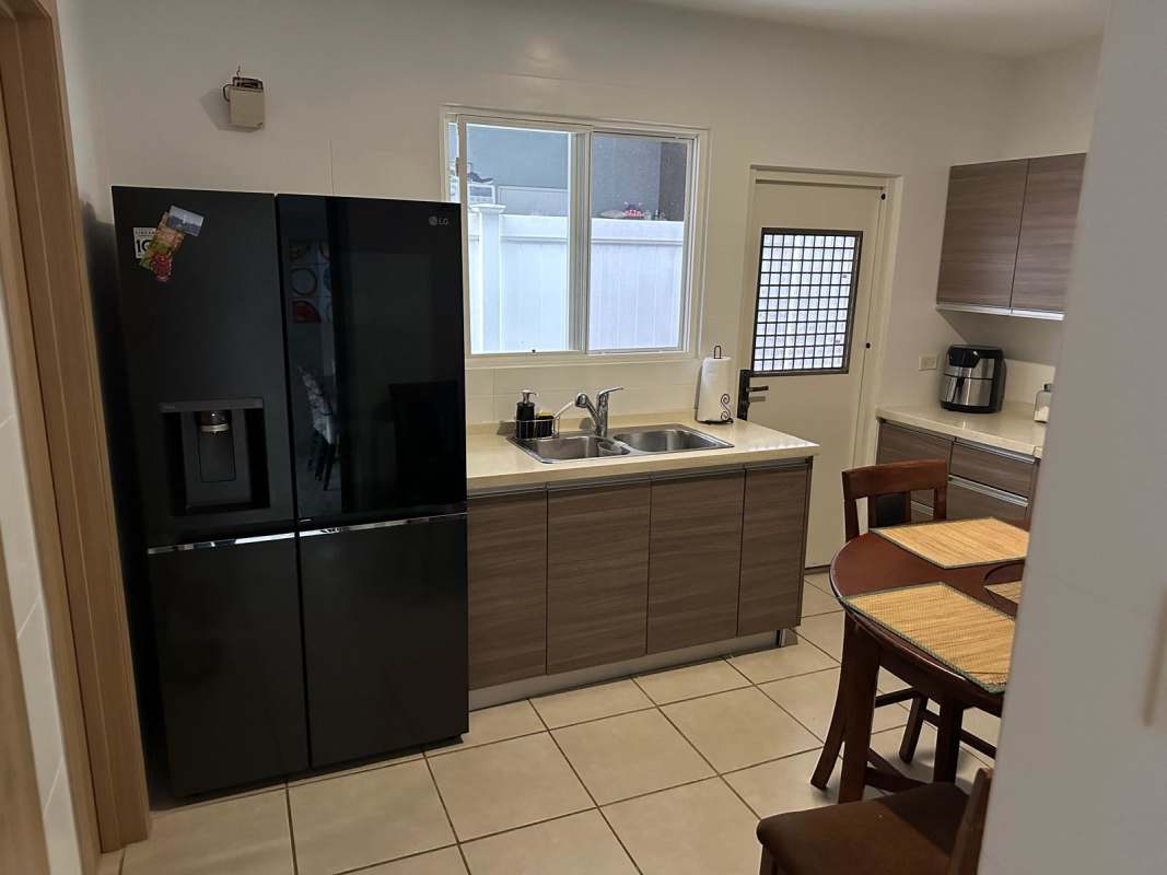 Kitchen with appliances in furnished house PH Victoria Paseo del Norte