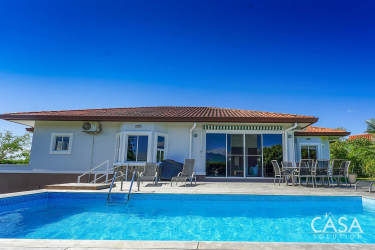 Swimming pool with sun deck and mountain backdrop in Alto Boquete Panama