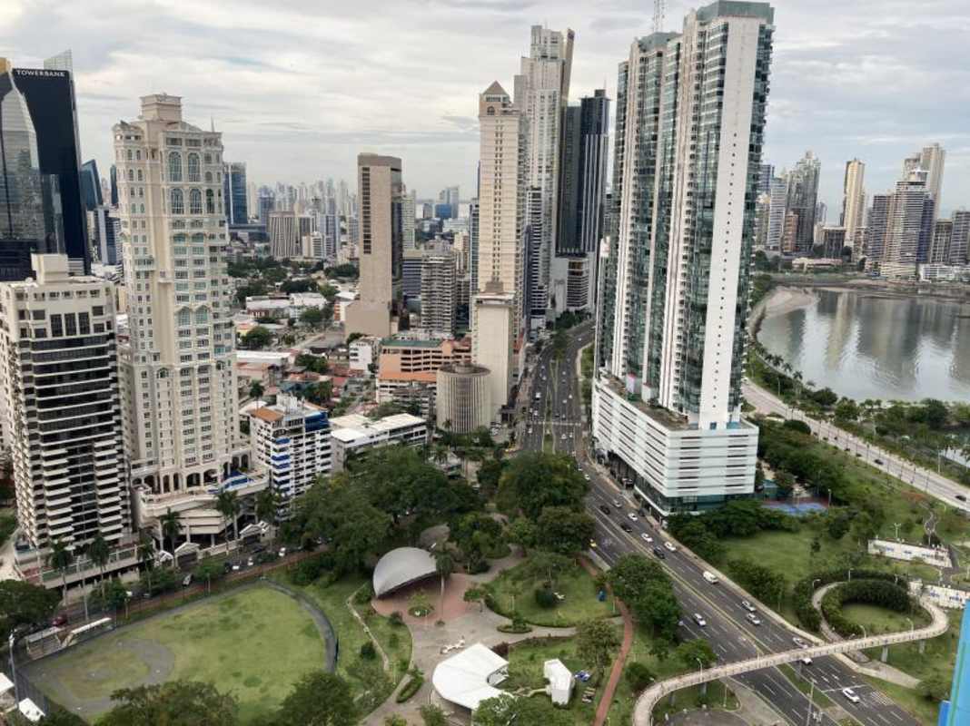 Spacious modern lobby with seating elevators and art decor in Edificio Colores de Bella Vista