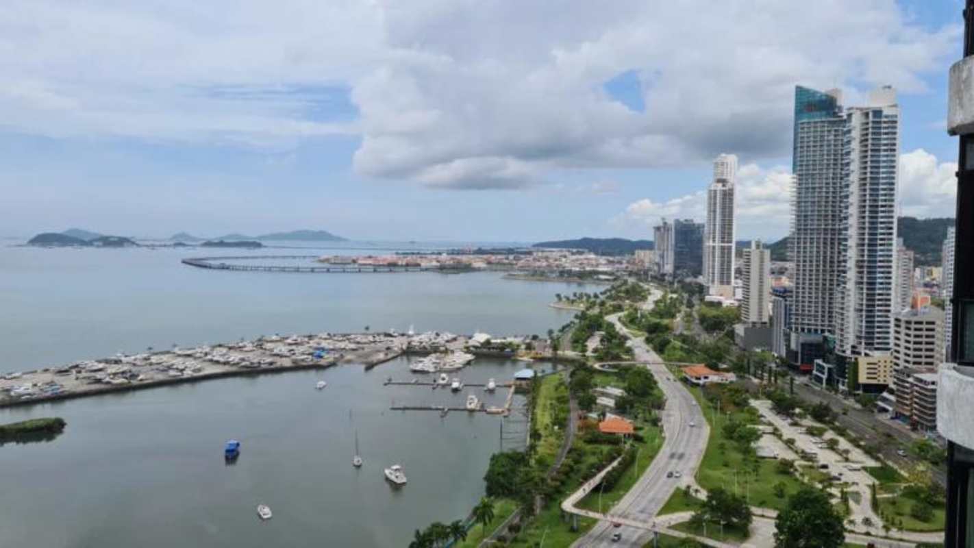 Indoor squash court and recreational gym area in PH Sky condo tower Avenida Balboa Panama City