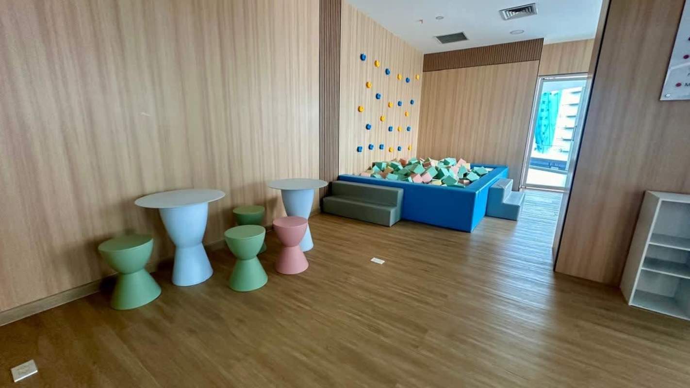 Modern children’s play area with safe indoor playground at Yacht Club Tower on Avenida Balboa Panama