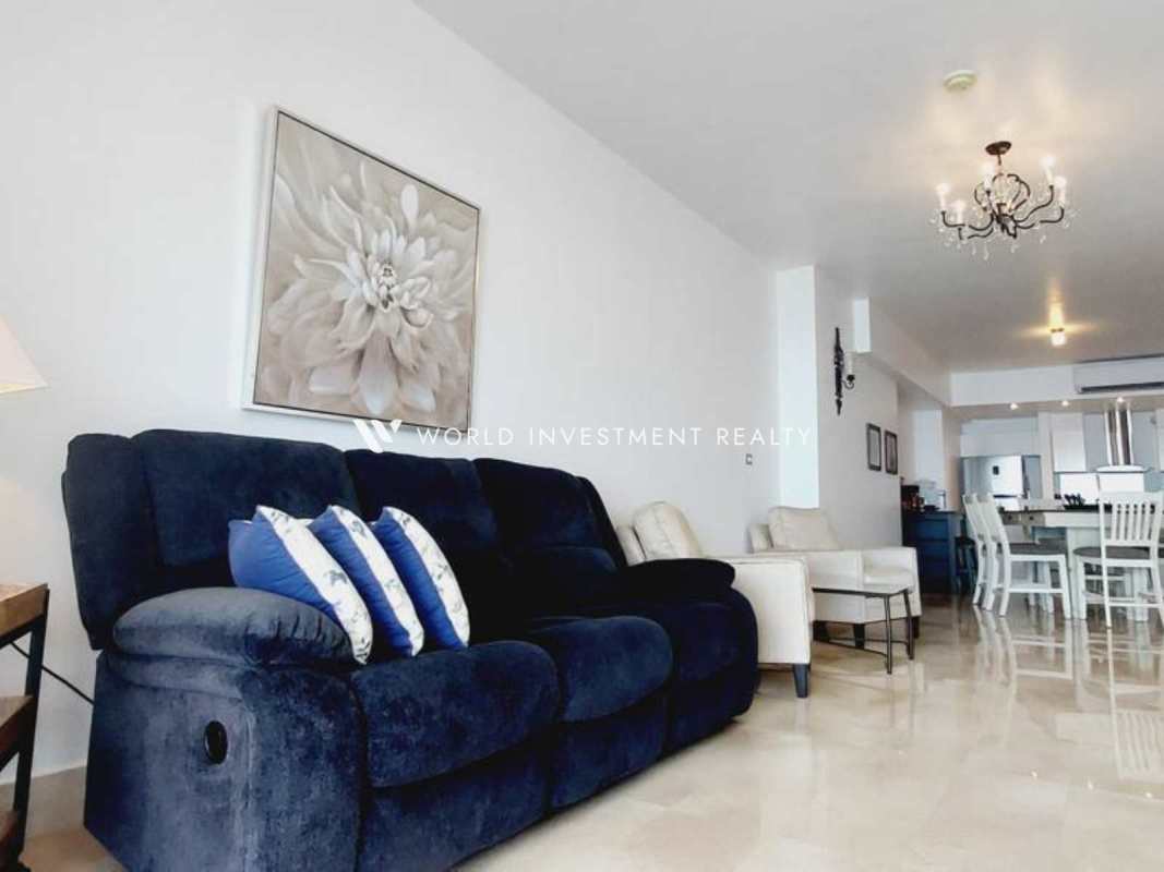 Fully equipped kitchen with island, stainless appliances at PH YOO Panama