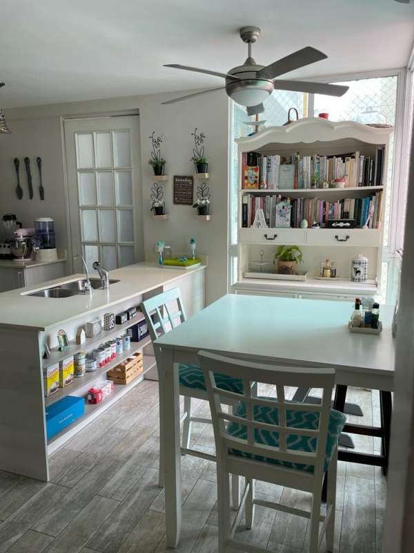 Dining area with windows, pendant light, and decor in PH Coco del Mar Panama City