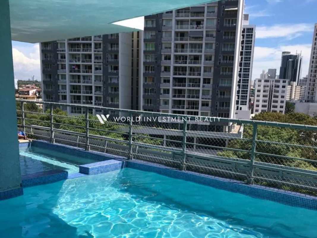 Skyline view with rooftop infinity pool and sun deck at PH Park City El Cangrejo