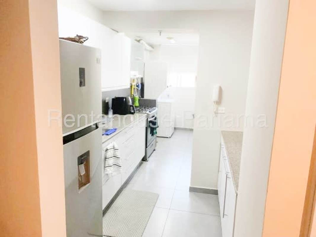 Fully equipped modern kitchen with granite countertops in PH Altos del Golf San Francisco Panama City